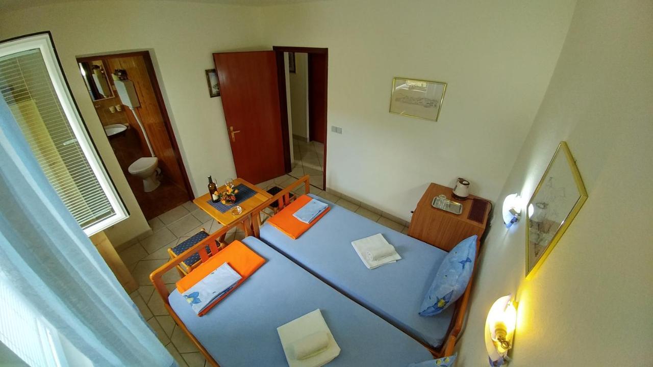 Apartments And Rooms Bova Baška Esterno foto