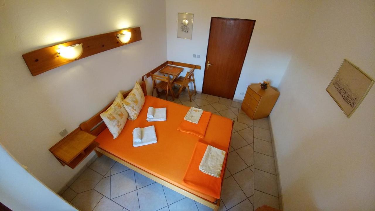 Apartments And Rooms Bova Baška Esterno foto